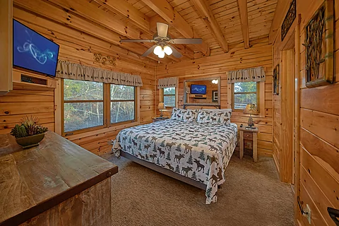 2 bedroom cabin with Private Master Bedroom - Chocolate Moose