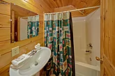 1 bedroom cabin with 2 full bathrooms