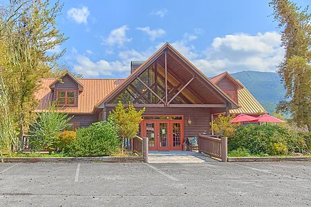 Suite Retreat: 4 Bedroom Sevierville Cabin Rental