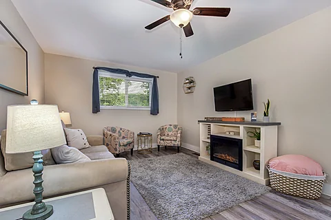 2 Bedroom Next to Dollywood  - Dolly's Neighbor