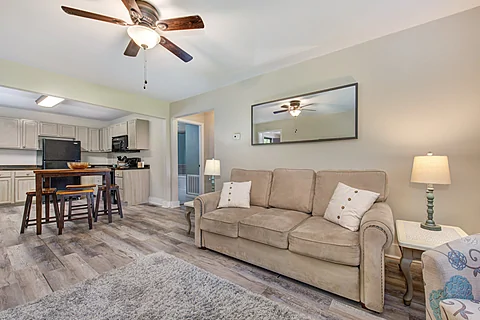 Spacious Living Room 2 Bedroom Pigeon Forge - Dolly's Neighbor