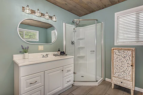2 Bedroom with Full Bathroom Near Dollywood - Dolly's Neighbor