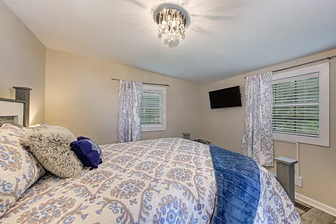 2 Bedroom Cabin Near Dollywood - Dolly's Neighbor