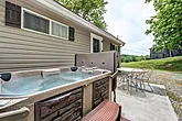 Cabin Near Dollywood with Hot Tub