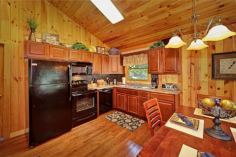 Luxurious 1 Bedroom Cabin with Full Kitchen - Enchanted Evenings