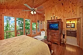Cabin with King Suite, Jacuzzi, & Full Bathroom