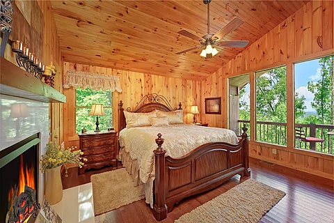 1 Bedroom Cabin with Luxurious King Suite - Enchanted Evenings