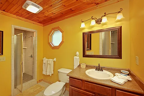 1 Bedroom Cabin with Private Bath and Jacuzzi - Enchanted Evenings