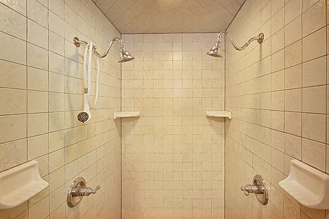Honeymoon Cabin with Dual Shower Heads - Enchanted Evenings