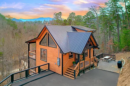 Bear Footin In The Smokies: 2 Bedroom Sevierville Cabin Rental