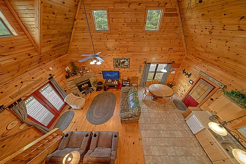 2 bedroom cabin with fireplace in Wears Valley - Four Bears Barn