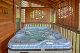 2 bedroom cabin with a Private Hot Tub 
