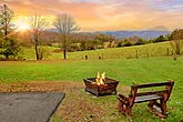2 bedroom cabin with fire pit and beautiful view