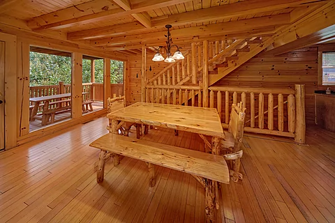 Cabin rental with dining room and full kitchen - Fun Zone