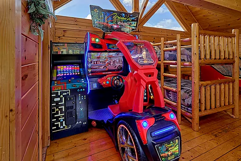 3 bedroom cabin with Race Car arcade game - Fun Zone