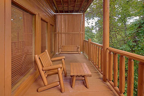 Resort cabin in Wears Valley with wooded views - Fun Zone