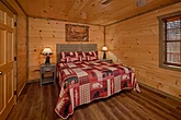 6 Bedroom Cabin Sleeps 12 Main Floor Bedroom 