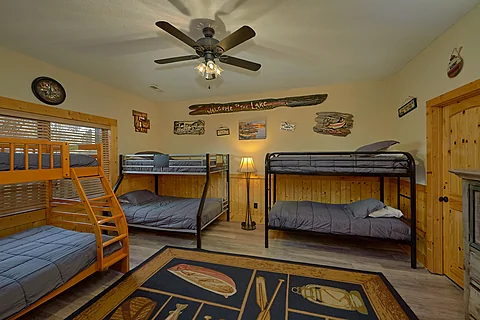 6 Bedroom 5.5 Bat Kids Room  Sleeps 26 - Grand Mountain Lodge