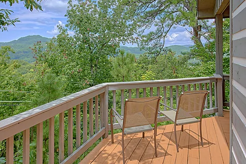 Rustic Cabin with Wooded View Sleeps 4 - Great Escape