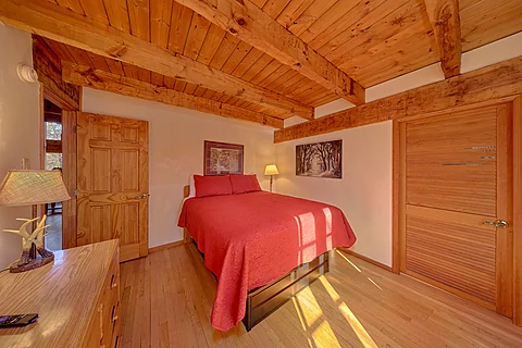 Main Level Queen Bedroom with Flat Screen TV - Hearts Desire