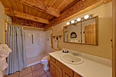 5 Bedroom Cabin with Main Level Full Bathroom