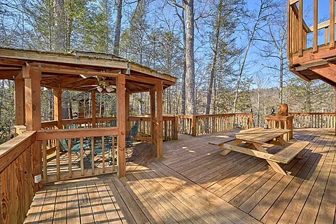Rustic 5 Bedroom Cabin with Large Outdoor Deck - Hearts Desire
