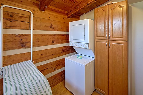 Affordable 5 Bedroom Cabin with Laundry Room - Hearts Desire