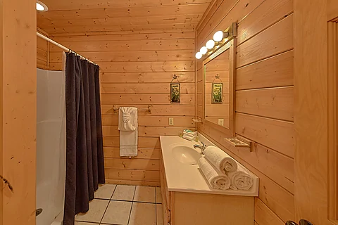Upstairs Bathroom with Shower - Hemlock Hideaway