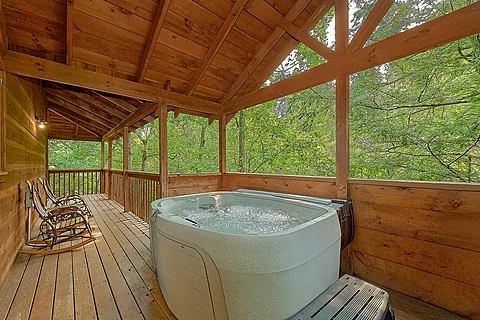 2 Bedroom Cabin in Gatlinburg with Hot Tub - Hemlock Hideaway