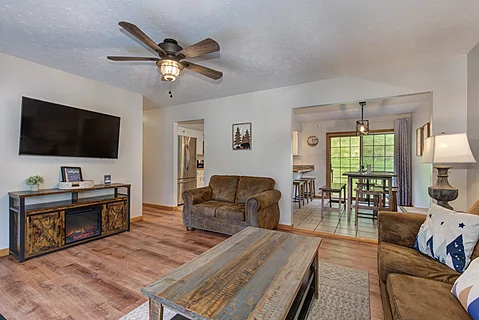3 Bedroom with Smart TV Near Dollywood - Hilltop Haven