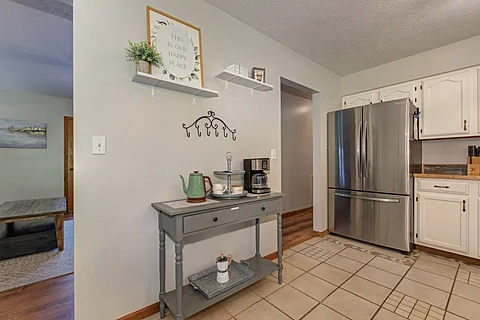 Fully Equipped Kitchen and Coffee Bar - Hilltop Haven