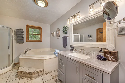 Full Bathroom with Indoor Jetted Tub - Hilltop Haven