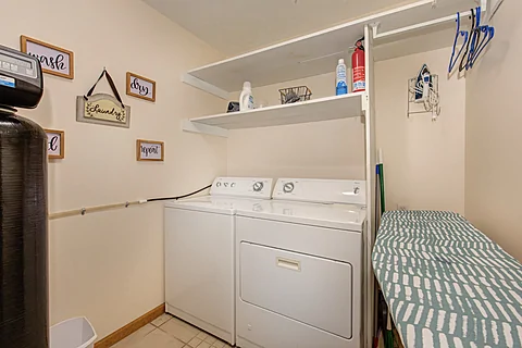 Cabin Near Dollywood with Washer and Dryer - Hilltop Haven