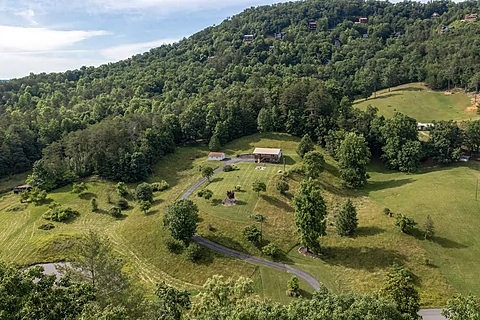 3 Bedroom with Large Yard  - Hilltop Haven