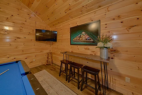 Premium 4 bedroom cabin with Pool Table  - Huckleberry Lodge