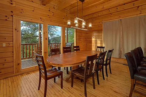 Beautiful 6 Bedroom Cabin  - Lookout Lodge