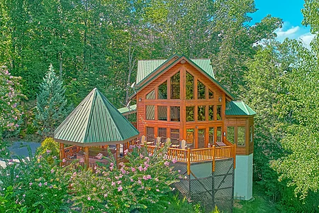 Campfire Lodge: 3 Bedroom Sevierville Cabin Rental