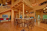 Spacious 3 bedroom cabin with large dining room