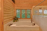 3 bedroom cabin rental with Jacuzzi tub