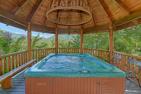 Private cabin with hot tub and mountain views - Luvin Logs Lodge