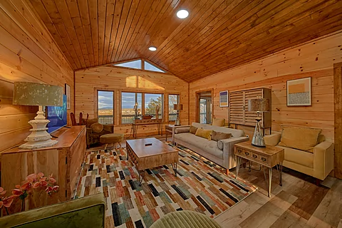 Beauitful 5 Bedroom Chalet Sleeps 16 - Luxury Mountain Hideaway