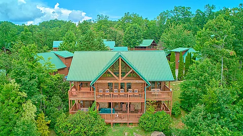 Premium Gatlinburg cabin with mountain views - Majestic Point Lodge