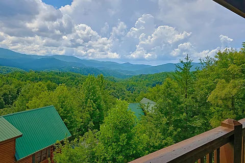 5 bedroom cabin with view of downtown Gatlinburg - Majestic Point Lodge