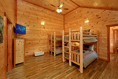 Twin Bunkbeds with Flatscreen TV - Majestic Splash