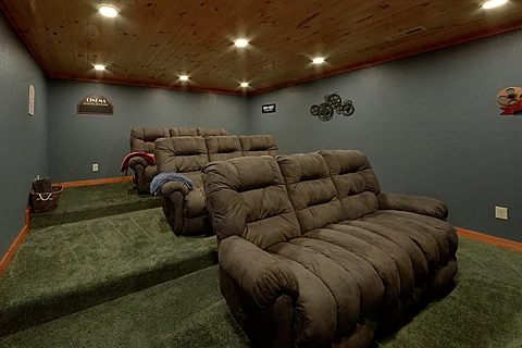 Luxury 6 Bedroom Cabin with Theatre Room - Majestic Splash