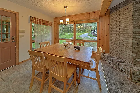 Spacious Dining Area - Misty Cove