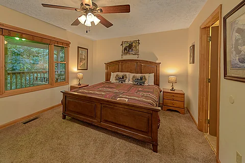 King Bedroom with En-Suite Full Bathroom - Misty Cove