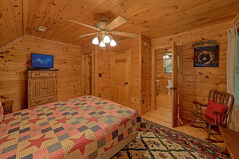 King Bedroom with Flat Screen TV - Moonlight Magic
