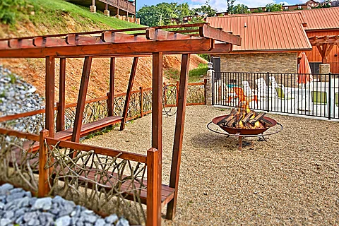 Cabin in Pigeon Forge with Resort Firepit - Moonlight Memories