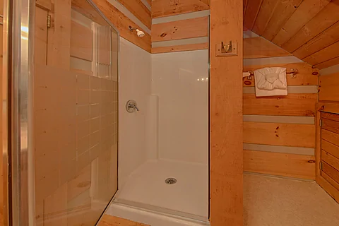 One Bedroom Cabin with Walk-in Shower - Moose Tracks